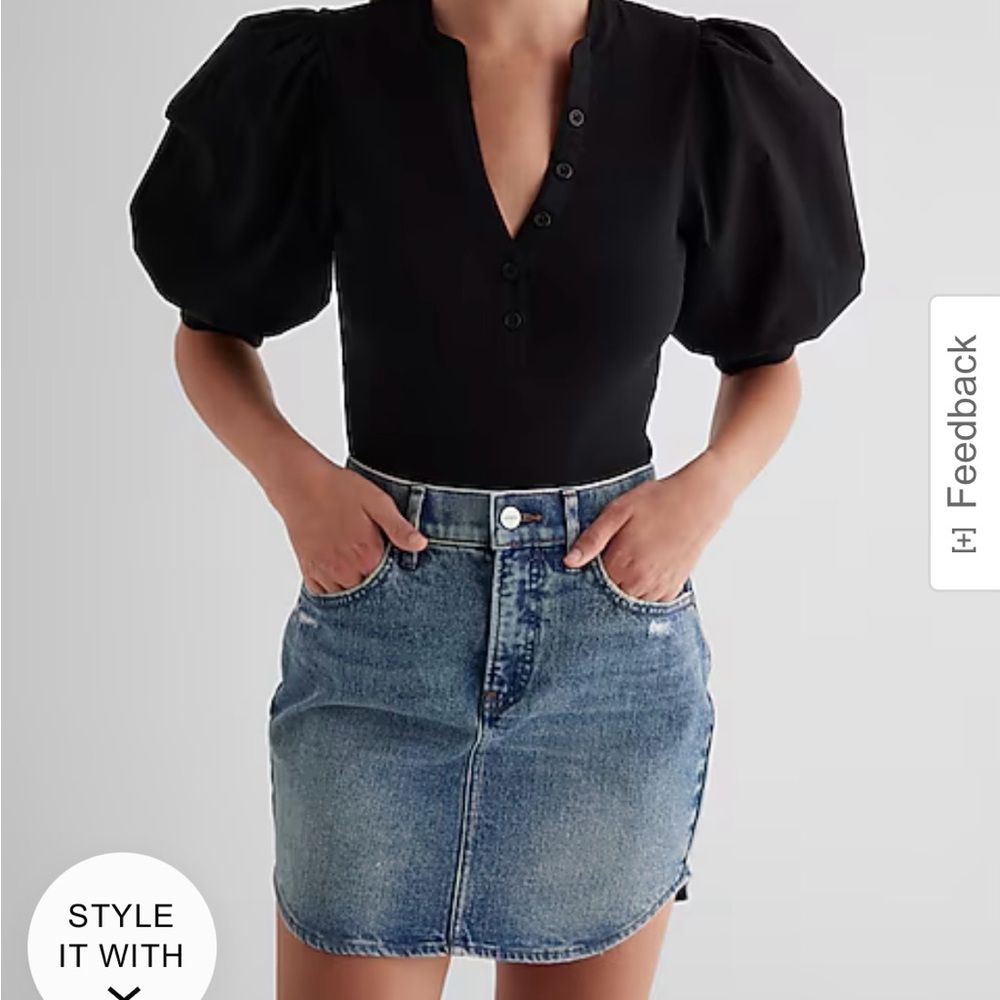 Ribbed V-Neck Poplin Puff Sleeve Henley Tee